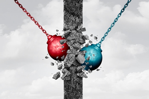 跟不上節(jié)奏的出口電商，或?qū)⒈惶蕴? /></span></div>
<p><strong>▌中小出口企業(yè)面臨新生態(tài)的四個(gè)屬性</strong></p>
<p>也許在電商崛起的過(guò)程中，不少企業(yè)會(huì)覺(jué)得只要在電商平臺(tái)上開(kāi)店，就跟上了時(shí)代的潮流，就會(huì)迎接紅利。</p>
<p>然而，黃輝認(rèn)為，其實(shí)這幾年中國(guó)制造的一些中小企業(yè)在電商領(lǐng)域的日子并沒(méi)有想象中過(guò)的那么美好，因?yàn)檫@些企業(yè)需要面臨的是一個(gè)真正商業(yè)模式和業(yè)務(wù)模式上的轉(zhuǎn)型，這是讓中小出口企業(yè)們比較糾結(jié)痛苦的。</p>
<p>在他看來(lái)，在出口電商的催化作用下，整個(gè)出口中小企業(yè)的業(yè)務(wù)模式正面臨四個(gè)升級(jí)。</p>
<p><strong>第一、輕定制</strong></p>
<p>因?yàn)槿螂娮由虅?wù)化正激發(fā)消費(fèi)者對(duì)個(gè)性化需求滿足的一種欲望。所以全球傳統(tǒng)的外貿(mào)訂單也正慢慢地碎片化、小訂單化和柔性化。</p>
<p>因此，在過(guò)去外貿(mào)企業(yè)做的是大批量定制化產(chǎn)品，一個(gè)訂單出去就一兩個(gè)柜，現(xiàn)在卻是兩千、三千或者一萬(wàn)美金的訂單。在這個(gè)情況下，出口企業(yè)開(kāi)始從定制化的模式變成輕定制的模式。</p>
<p><strong>第二、新品牌</strong></p>
<p>由于買家的購(gòu)買越來(lái)越碎片化，所以消費(fèi)者會(huì)更愿意接受一些相匹配，這是互聯(lián)網(wǎng)的特色。而互聯(lián)網(wǎng)的輕品牌跟傳統(tǒng)的品牌是不一樣的。傳統(tǒng)品牌要到處做&ldquo;硬廣&rdquo;(在報(bào)紙等專門(mén)宣傳產(chǎn)品的純廣告)。與其想對(duì)應(yīng)，像&ldquo;淘品牌&rdquo;這種互聯(lián)網(wǎng)發(fā)展起來(lái)輕品牌更多是文化的溝通、人格的魅力以及一些專業(yè)的交流。</p>
<p><strong>第三、S2B模式崛起</strong></p>
<p>在輕品牌這種更多文化因素的品牌形態(tài)出現(xiàn)后，就會(huì)產(chǎn)生一個(gè)社會(huì)分工現(xiàn)象，S2B模式就崛起了。S2B的全稱是Supplychain platform To  Business，S指大的供應(yīng)鏈平臺(tái)，會(huì)大幅度提升供應(yīng)端效率。B是生長(zhǎng)在供應(yīng)平臺(tái)上的物種，可能是一位網(wǎng)紅，也可能是一位設(shè)計(jì)師。這意味著會(huì)有很多綜合性供應(yīng)品牌出現(xiàn)。</p>
<p>這種形態(tài)的出現(xiàn)主要是因?yàn)橹袊?guó)出口經(jīng)濟(jì)有個(gè)產(chǎn)業(yè)帶現(xiàn)象。即當(dāng)一個(gè)地區(qū)，比如假發(fā)為重點(diǎn)產(chǎn)業(yè)的許昌，在出現(xiàn)一個(gè)智能化供應(yīng)平臺(tái)以后很多業(yè)態(tài)會(huì)蓬勃發(fā)展，以此來(lái)更快速以及更廣泛地滿足買家個(gè)性化、柔性化定制需求。</p>
<p><strong>第四、未來(lái)C2B模式的流行</strong></p>
<p>在未來(lái)，出口電商某些行業(yè)將會(huì)演變出C2B的模式。C2B模式，全稱為Consumer to  Business，即消費(fèi)者到企業(yè)的定制模式。這種C2B業(yè)務(wù)場(chǎng)景在國(guó)內(nèi)會(huì)更多，在跨境電商上也可能出現(xiàn)一小部分業(yè)態(tài)的C2B。而針對(duì)那些非常專業(yè)的一些特殊需求的C2B模式，比如通過(guò)大數(shù)據(jù)模式給不同群體定制的服裝、生活用品等，可能會(huì)通過(guò)S2B的方式過(guò)渡一段時(shí)間才會(huì)演變成C2B模式。</p>
<p><strong>▌出口電商的點(diǎn)、面、線、體</strong></p>
<p>那么，在新生態(tài)形成的過(guò)程中，跨境電商的各部分是如何進(jìn)行分工協(xié)作，跟過(guò)去的模式會(huì)有何不同?了解這些，可能才能更好在生態(tài)中扮演好自己的角色。</p>
<p>對(duì)此，黃輝把出口電商的生態(tài)劃分為點(diǎn)、面、線、體等模塊。</p>
<p>1、點(diǎn)指的是各種專業(yè)的服務(wù)商。比如專業(yè)的物流服務(wù)商、海外倉(cāng)、供應(yīng)鏈金融服務(wù)等，在這些專業(yè)點(diǎn)上面，企業(yè)主要提供的是專業(yè)的服務(wù)能力。相類比就好比中國(guó)的淘寶，本身是一個(gè)很大的生態(tài)電商體系，里面有淘女郎、拍攝公司、廣告公司，這些定制化服務(wù)的公司成為&ldquo;點(diǎn)&rdquo;。</p>
<p>2、線指的是平臺(tái)上的商家。即哪些可以把各個(gè)&ldquo;點(diǎn)&rdquo;(指服務(wù)商)整合起來(lái)的中小企業(yè)。這些商家會(huì)把自身獨(dú)特的一些競(jìng)爭(zhēng)力，包括產(chǎn)品的設(shè)計(jì)能力，產(chǎn)品售后服務(wù)能力集約起來(lái)。</p>
<p>3、面指的是類似阿里這種電商平臺(tái)。電商平臺(tái)主要是把點(diǎn)和線結(jié)合起來(lái)，進(jìn)行大數(shù)據(jù)的服務(wù)。通過(guò)進(jìn)行算法的重構(gòu)可以把美國(guó)環(huán)節(jié)進(jìn)行重構(gòu)。</p>
<p>4、體指的是產(chǎn)業(yè)帶或者經(jīng)濟(jì)體。比如浙江慈溪很久前就開(kāi)始做飲水機(jī)，在一開(kāi)始只做內(nèi)銷和國(guó)際貿(mào)易，利潤(rùn)很低。但這幾年這個(gè)行業(yè)升級(jí)卻非常快，從一個(gè)只做飲水機(jī)的地區(qū)，開(kāi)始涉及飲水桶塑料模具開(kāi)發(fā)和制造，然后在升級(jí)為全球比較大的凈化器整體產(chǎn)業(yè)帶技術(shù)。</p>
<p>&ldquo;今天如果一個(gè)海外買家到慈溪，只需要腦袋有個(gè)構(gòu)圖就可以，還真不需要一個(gè)圖紙。比如說(shuō)明大概需要什么產(chǎn)品，要用到哪個(gè)國(guó)家，水質(zhì)要求怎么樣，審美觀怎么樣，氣候條件怎么樣，這里的企業(yè)可以保證不出一個(gè)星期就能給你一個(gè)比較滿意的產(chǎn)品。這就是一個(gè)產(chǎn)業(yè)帶的作用價(jià)值。&rdquo;黃輝如此說(shuō)道。</p>
<p>黃輝表示，在整個(gè)跨境電商生態(tài)里面的分工和協(xié)同分配是非常有意思的。就好比做線頭的去做線頭，做插線開(kāi)關(guān)的其做插線開(kāi)關(guān)，做PC端的做PC端，點(diǎn)、線、面進(jìn)行整合，才能共同服務(wù)好海外的買家。</p>
<p>&ldquo;當(dāng)然，這里也會(huì)涉及政府所定立的規(guī)則，也有有相應(yīng)的市場(chǎng)規(guī)則建立一些信用體系和金融體系保障買賣雙方的交易安全。這就是出口電商點(diǎn)、線、面和經(jīng)濟(jì)體的邏輯理解。&rdquo;黃輝說(shuō)道。</p>
<p><strong>▌&ldquo;面&rdquo;如何進(jìn)行演變?</strong></p>
<p>從點(diǎn)、線、面、體的分工看來(lái)，作為電商平臺(tái)的&ldquo;面&rdquo;在當(dāng)中的作用是不可替代的。作為&ldquo;面&rdquo;的阿里巴巴又是如何隨著跨境電商的迅速發(fā)展而進(jìn)行演變的呢?</p>
<p>黃輝指出，在跨境B2B電商模式下，中小企業(yè)需要實(shí)現(xiàn)的是貿(mào)易、產(chǎn)品、設(shè)計(jì)能力、制造能力以及團(tuán)隊(duì)的在線化。</p>
<p>而對(duì)于一個(gè)平臺(tái)而言，第一步最需要解決的是保證買賣雙方的交易撮合，讓平臺(tái)擁有商流。第二步就是實(shí)現(xiàn)互聯(lián)網(wǎng)產(chǎn)品化。黃輝指出，互聯(lián)網(wǎng)產(chǎn)品化對(duì)于阿里這類電商平臺(tái)來(lái)說(shuō)，包括提供大數(shù)據(jù)能力以及提供互聯(lián)網(wǎng)的一站式服務(wù)。</p>
<p>&ldquo;在這個(gè)方面，阿里巴巴其實(shí)不是一家電子商務(wù)公司，而是電子商務(wù)的基礎(chǔ)建設(shè)者，是一家大數(shù)據(jù)公司。阿里希望通過(guò)各種各樣的大數(shù)據(jù)算法和賦能，通過(guò)云的技術(shù)服務(wù)，讓每個(gè)貿(mào)易環(huán)境里面的效率更加優(yōu)化，重構(gòu)其工作方式。&rdquo;黃輝說(shuō)道。</p>
<p>因此，從國(guó)際B2B的角度來(lái)看，黃輝認(rèn)為第一個(gè)環(huán)節(jié)就是交易，即交易的撮合。其次是交易的安全和擔(dān)保。最后的環(huán)節(jié)就是交付。</p>
<p>而生意的交付涉及到物流、后端的通關(guān)、商檢、外匯、稅務(wù)等一系列服務(wù)，這個(gè)對(duì)很多中小企業(yè)要去實(shí)現(xiàn)一攬子服務(wù)和能力升級(jí)，是有難度的。因此，作為阿里這里平臺(tái)方必須要邀請(qǐng)合作第三方大晚上進(jìn)入平臺(tái)來(lái)，為中小企業(yè)進(jìn)行服務(wù)。</p>
<p>&ldquo;因此，整個(gè)阿里出口B2B邏輯上，阿里的要幫助客戶完成的是產(chǎn)品服務(wù)在線化。阿里本身聯(lián)合第三方服務(wù)商把自己的服務(wù)進(jìn)行產(chǎn)品互聯(lián)網(wǎng)化和在線化。而阿里在底層則會(huì)用大數(shù)據(jù)算法優(yōu)化各個(gè)環(huán)節(jié)效率，包括通關(guān)環(huán)節(jié)、交易環(huán)節(jié)、金融環(huán)節(jié)、物流環(huán)節(jié)，給各個(gè)環(huán)節(jié)的效率提供更有力的支撐。&rdquo;黃輝如此說(shuō)道。</p>
<p style=